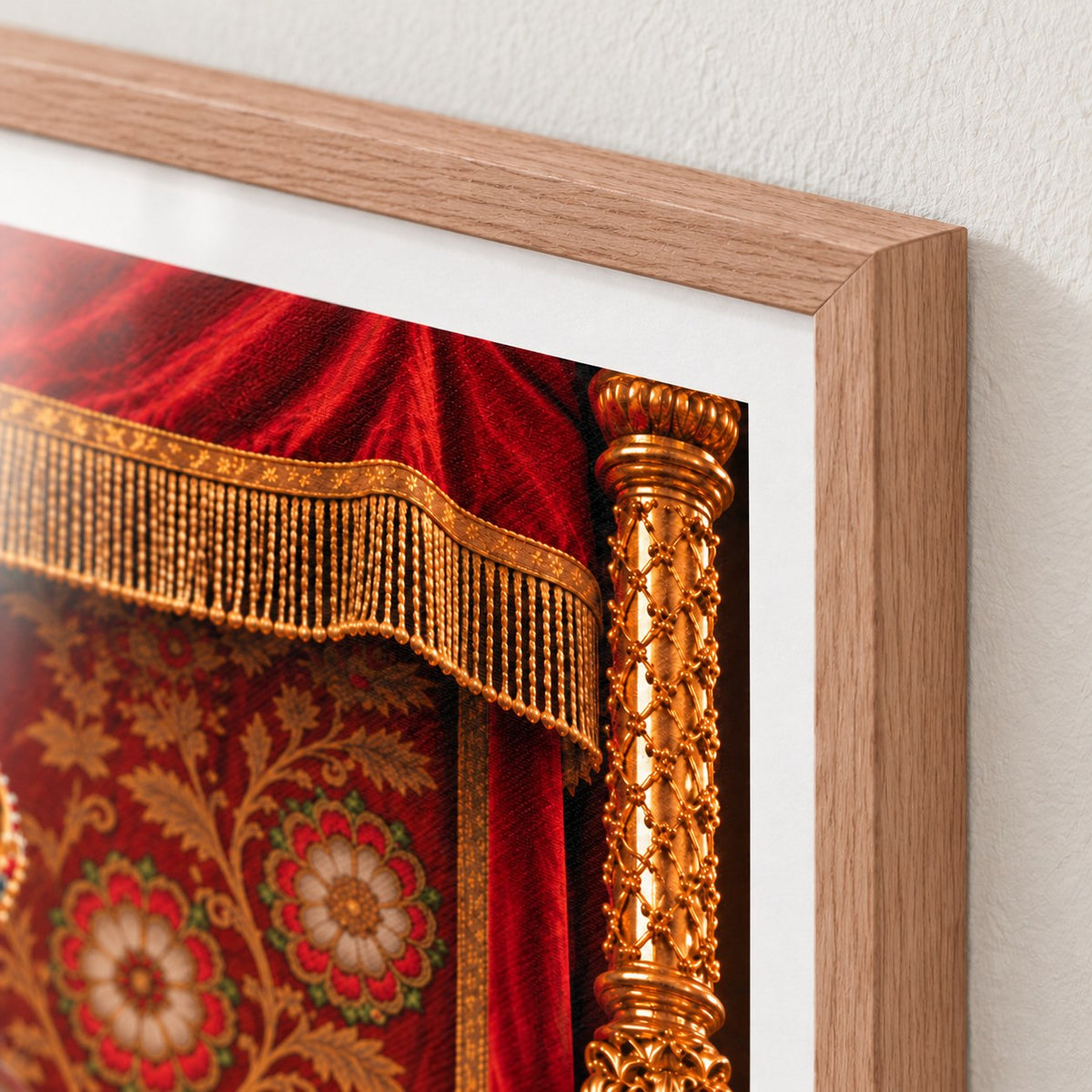 Custom cat portrait poster, Royal style, Oak frame, frame corner